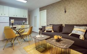 Authentic One Bedroom Apartment In City Center