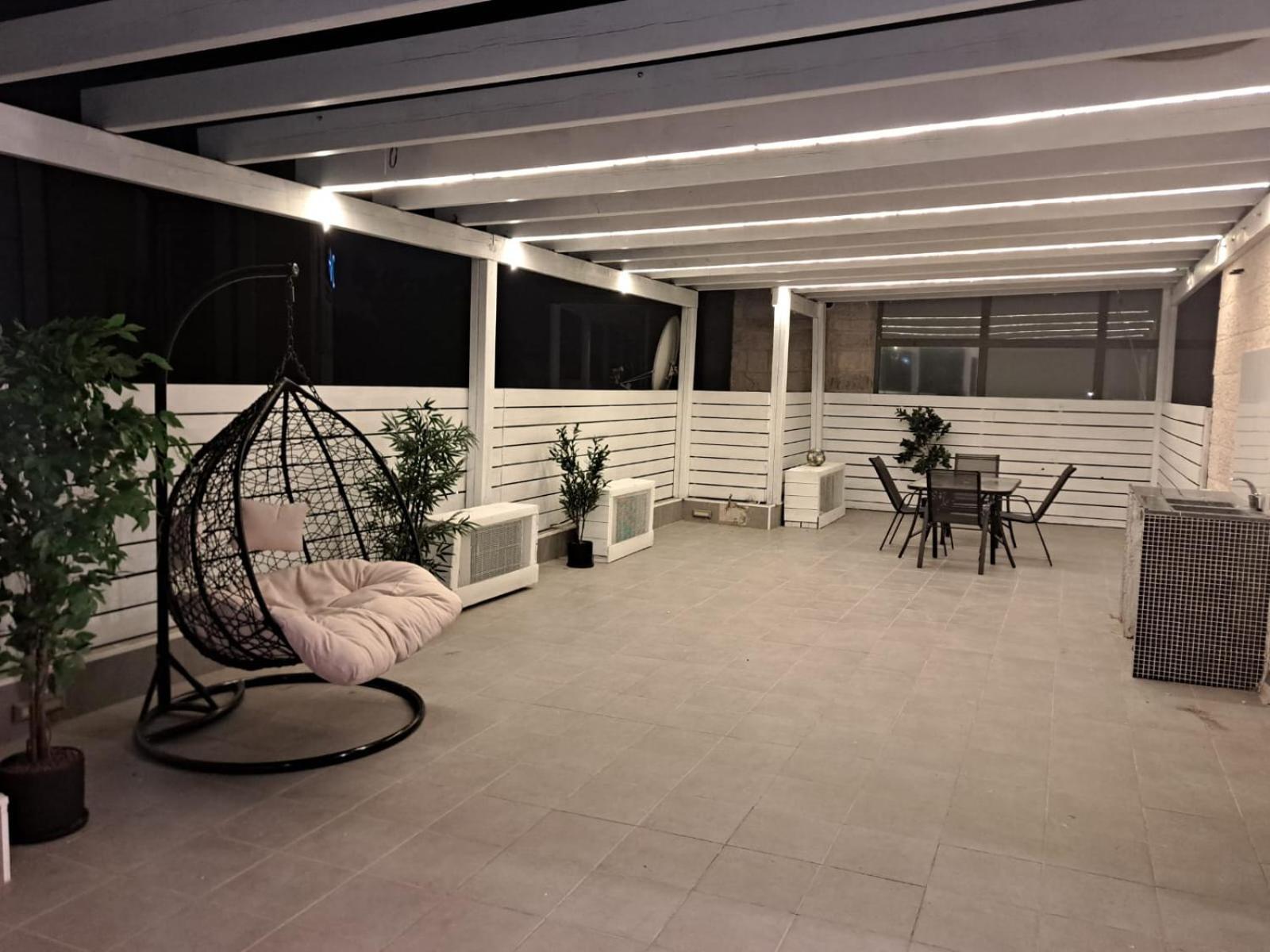 Authentic One Bedroom Apartment In City Center Jerusalem Exterior photo